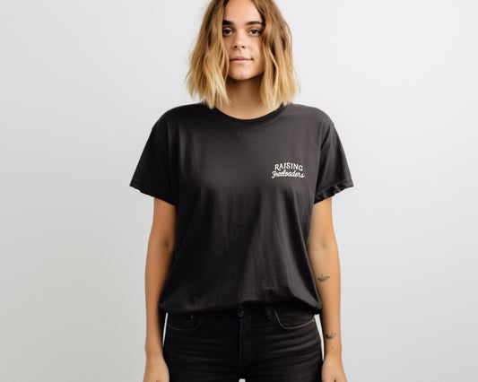 "Raising Freeloaders" – The Minimalist Parent Survival Tee-SQ6240302